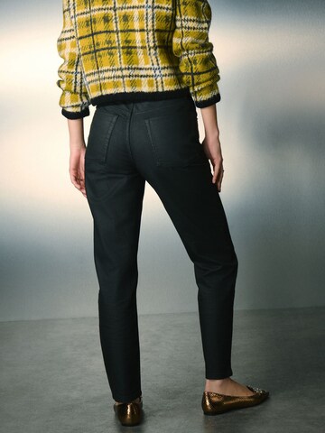 Next Tapered Jeans in Schwarz