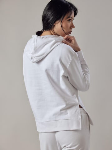 Felpa 'Felpa con Cappuccio e Spacchi Laterali' di OWN Off With Nature in bianco