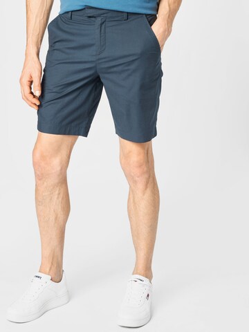 Superdry Regular Shorts in Blau: predná strana