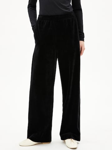 ARMEDANGELS Loose fit Pants in Black: front