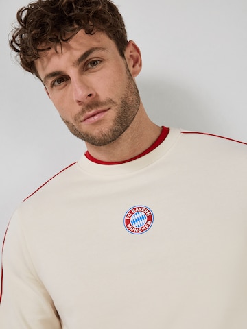 FC BAYERN MÜNCHEN Sweatshirt Essentials in Weiß