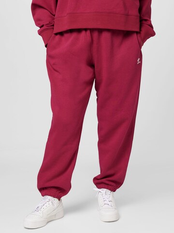 Tapered Pantaloni 'Adicolor Essentials ' de la ADIDAS ORIGINALS pe roșu: față