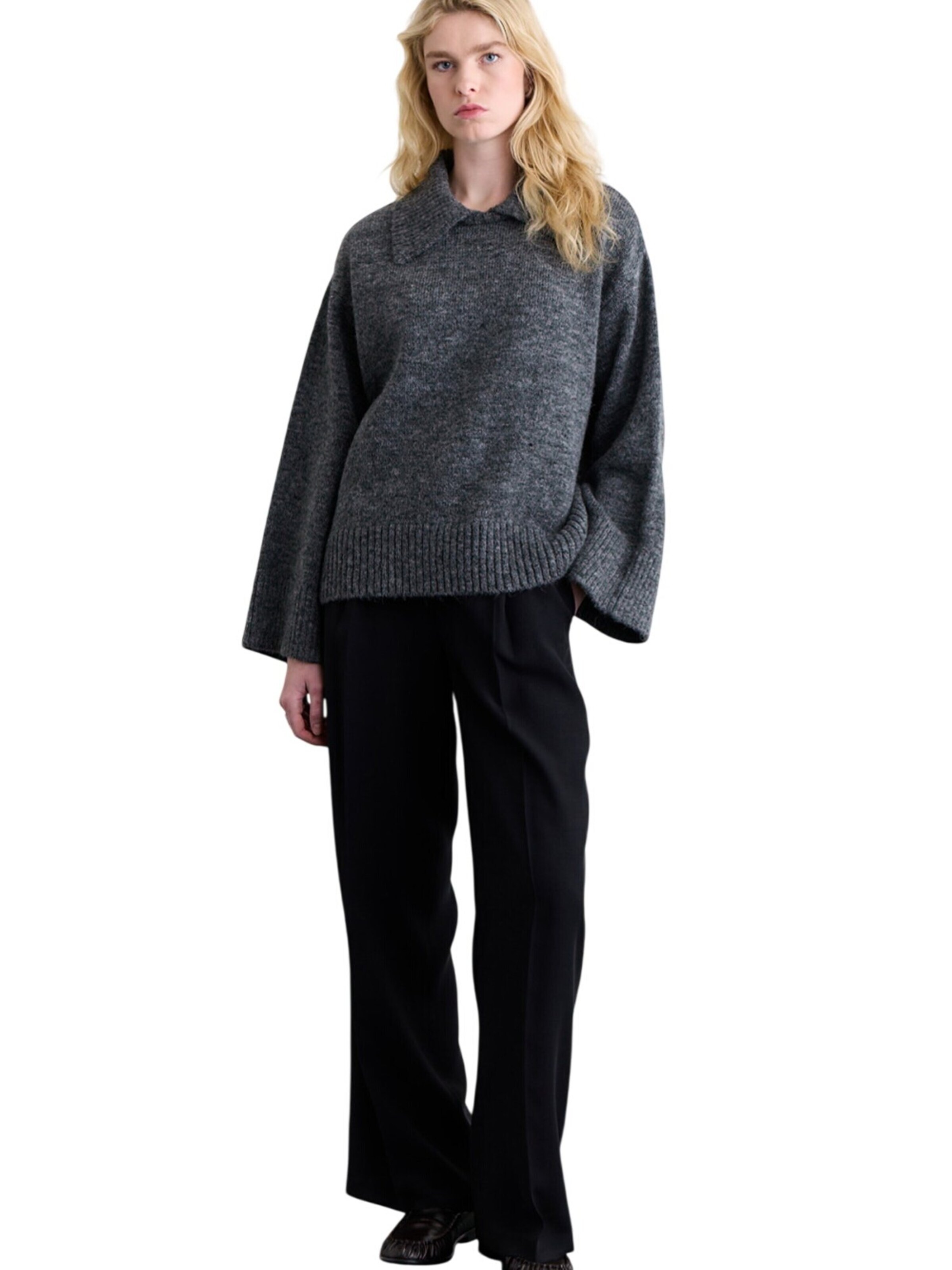 MANUKA Sweater in Grey: front