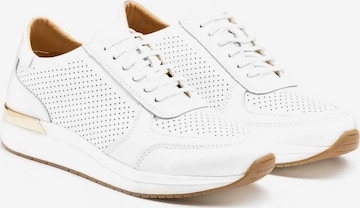 Baskets basses Kazar en blanc