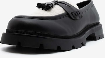 Twin Set Moccasins in Black: front