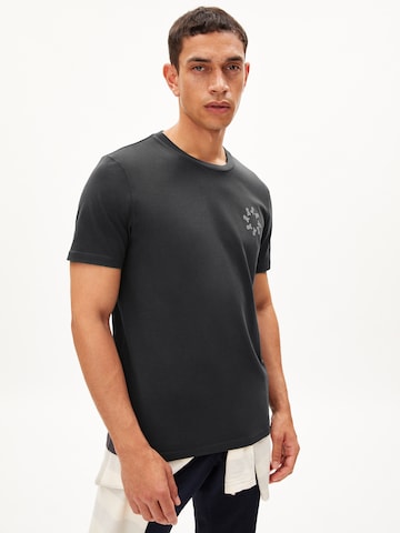 T-Shirt 'JAAMES HUMAN' ARMEDANGELS en gris : devant