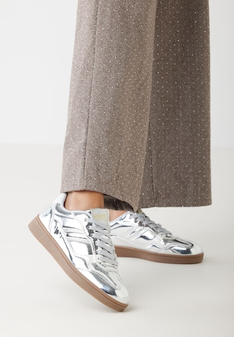 Sneaker bassa ' CHARMIX ' di BRITISH KNIGHTS in argento: frontale