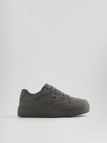 Bershka Sneakers in Grey