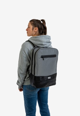 OAK25 - Mochila 'Luminant' em cinzento