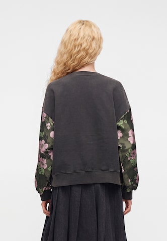 Sweat-shirt 'KUEER' Essentiel Antwerp en gris