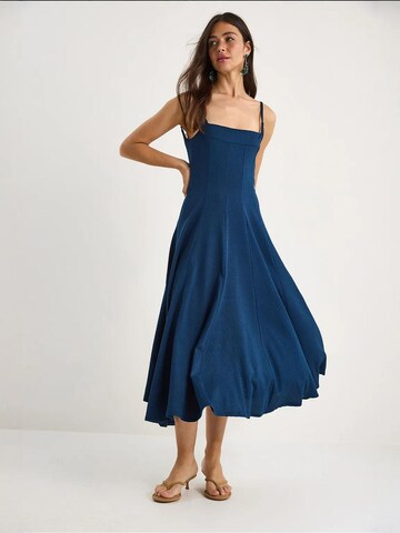 Robe Bianco Lucci en bleu