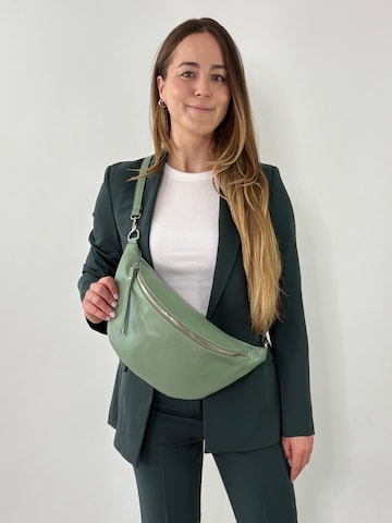 lePelou Fanny Pack in Green: front