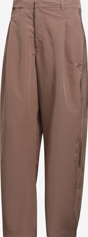 Pantaloni cutați de la ADIDAS ORIGINALS pe maro: față