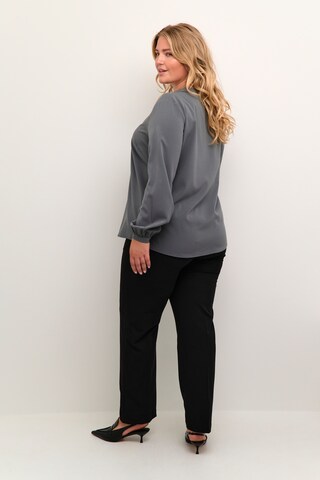 KAFFE CURVE - Blusa 'Janna' en gris