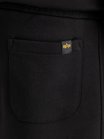 ALPHA INDUSTRIES Avar lõige Püksid, värv must