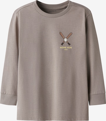 NAME IT Shirt 'NMMOBAY in Grau: Vorderseite