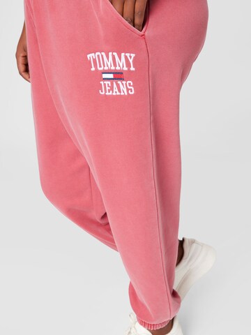 Tommy Jeans Curve - Tapered Calças em vermelho