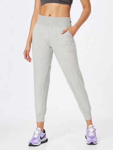 Effilé Pantalon de sport 'SELENE' Marika en gris : devant