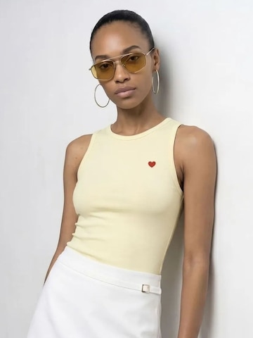 Top di Dilvin in giallo