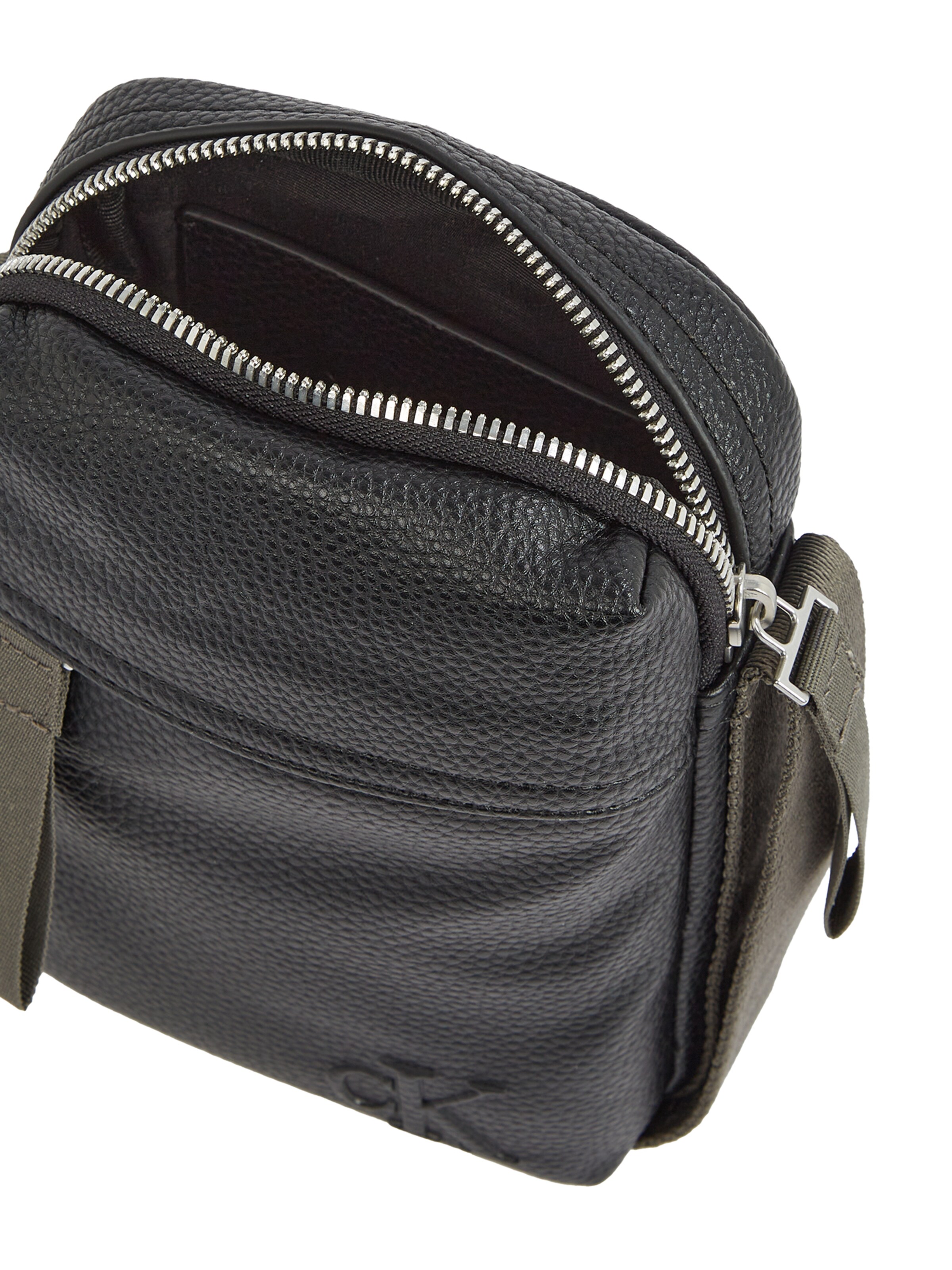 Calvin Klein Чанта за през рамо тип преметка в черно