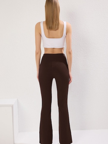 TrendyolFlared/zvonoliki kroj Tajice - smeđa boja