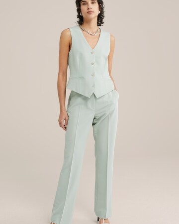 WE Fashion Regular Trousers with creases in Green