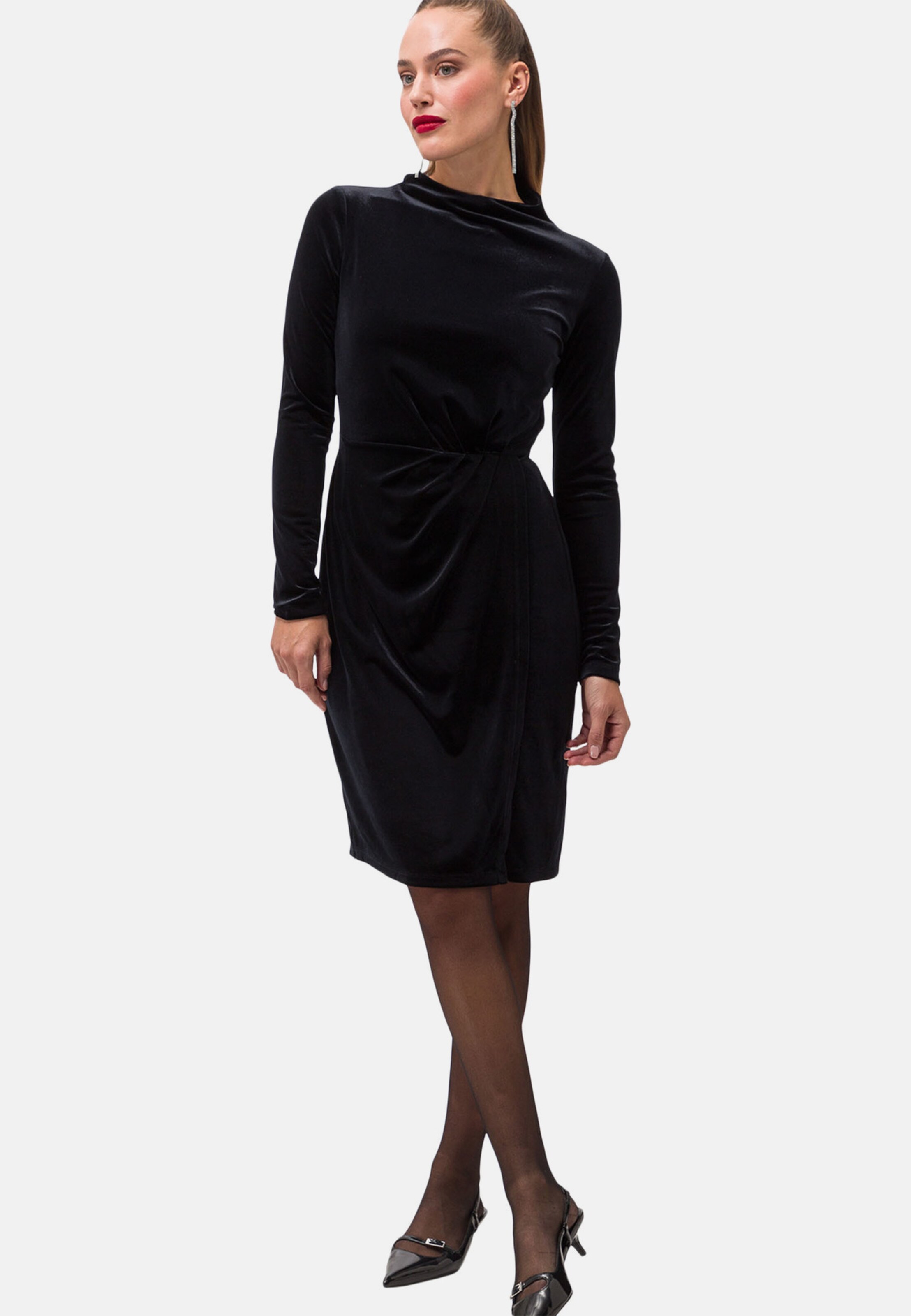 zero Samtkleid mit hohem Kragen in Schwarz