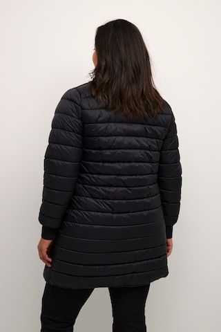 KAFFE CURVE Prehodna jakna 'Lina' | črna barva