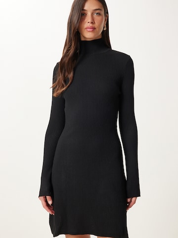 Happiness İstanbul Stickad klänning i svart: framsida