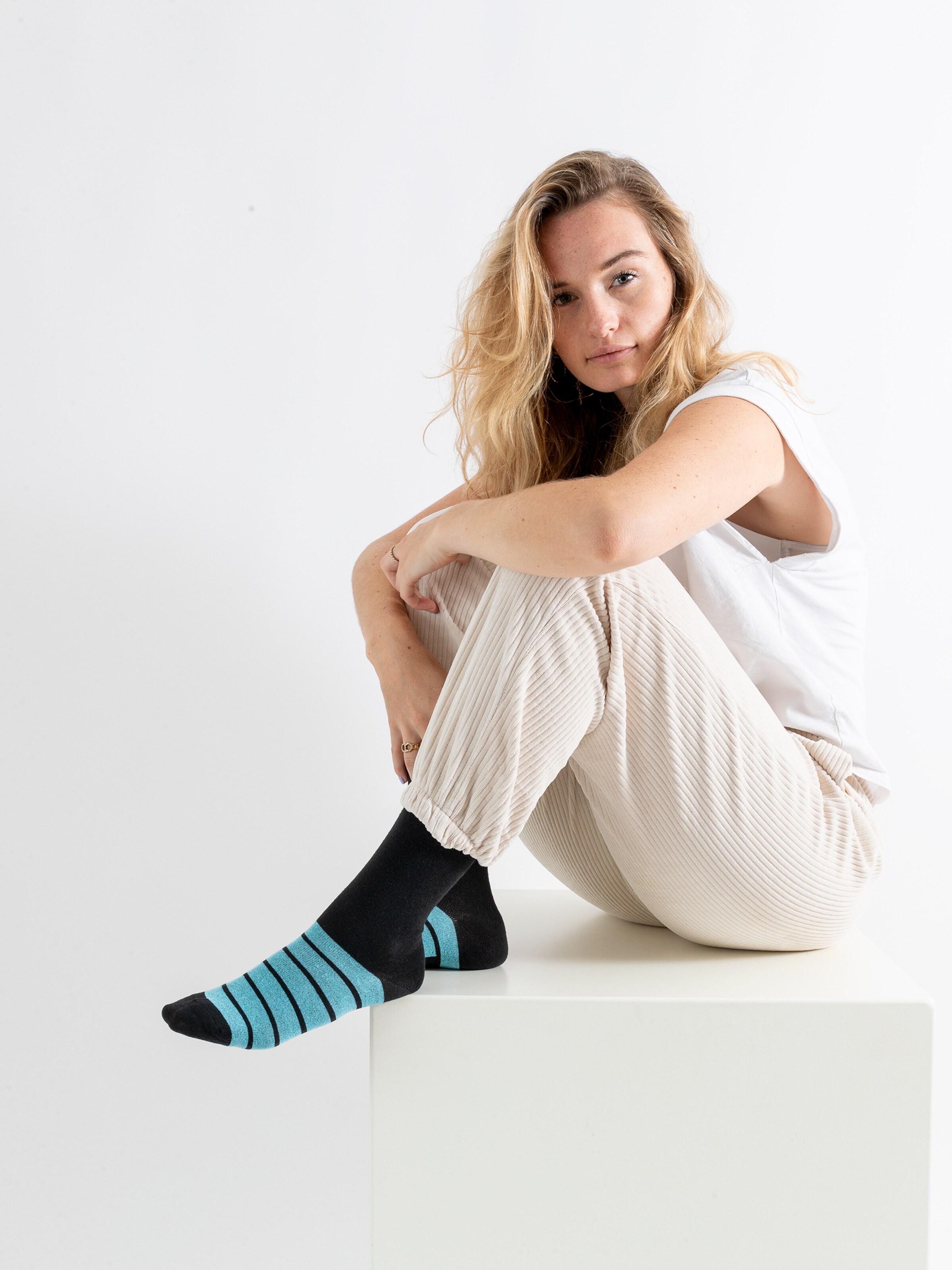 Calzino 'Laura' di Occulto in nero: frontale