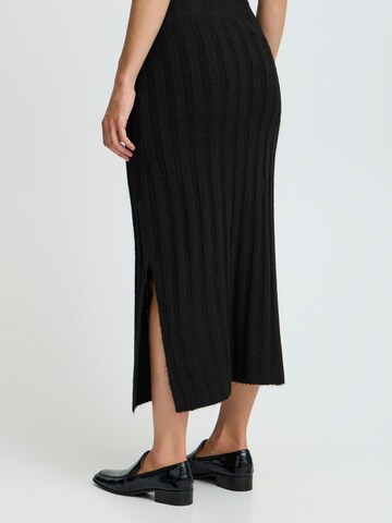 b.young - Falda en negro