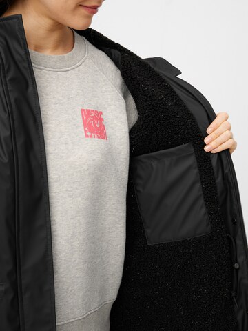 Derbe Raincoat in Black