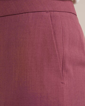 WE Fashion - Flared Calças com vincos em rosa