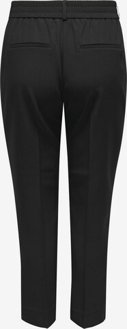 Coupe slim Pantalon à plis ONLY Carmakoma en noir
