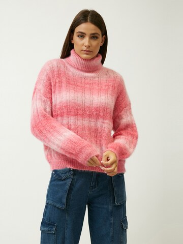 Pull-over Influencer en rose : devant