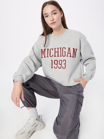 Gina Tricot Sweatshirt 'Riley' in Grau