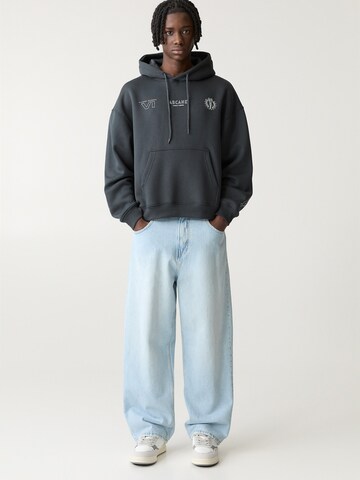 Pull&Bear Sweatshirt 'ARCANE SKELETON' in Grau