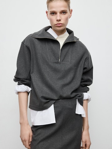 MANGO Sweatshirt 'CHILE' in Grey: front