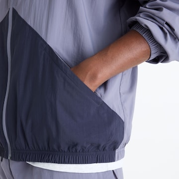 Giacca per l'allenamento 'Sport Legacy Jacket' di new balance in grigio