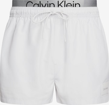 Calvin Klein Swimwear Плавательные шорты в Белый: спереди