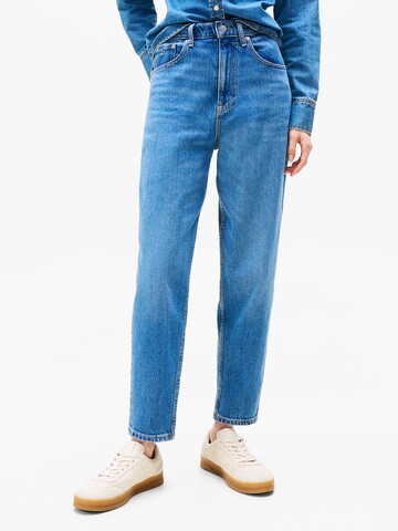 Tommy Jeans Tapered Jeans in Blue: front