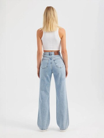 Hiccup Regular Jeans in Blau