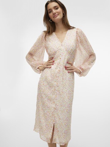 Robe-chemise 'SMILLA' VERO MODA en blanc : devant