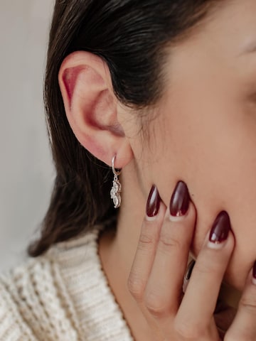 Hey Happiness Earrings 'Cluster Huggie' in Silver