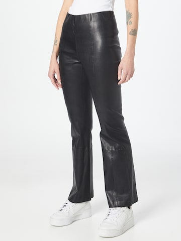 Part Two Flared Pants 'Issa' in Black: front
