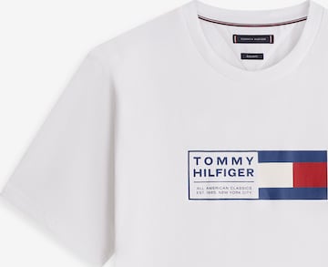 T-Shirt 'BRAND LOVE' TOMMY HILFIGER en blanc : devant