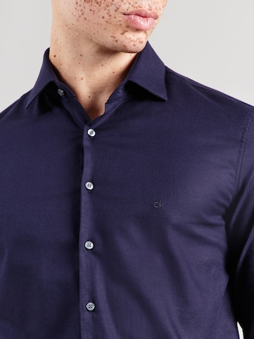 Calvin Klein Úzky strih Košeľa - Modrá