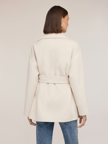 Cappotto invernale di MOTIVI in bianco