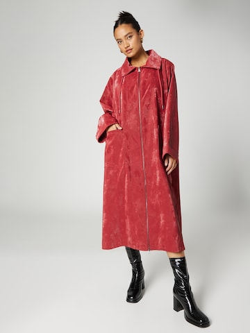 Bella x ABOUT YOU Between-Seasons Coat 'Hanna' in Red