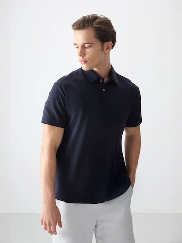 Tommy Life Shirt in Blue: front